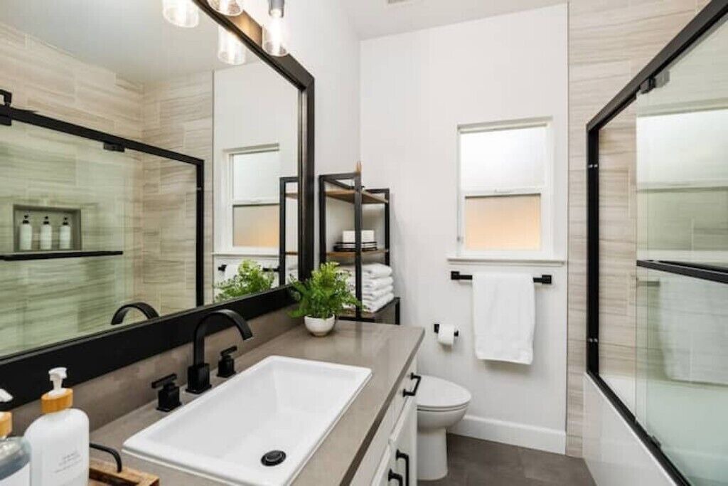 Photo of Bathroom in Raisin