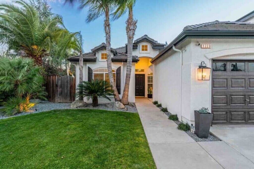 Photo of Outdoor in Raisin