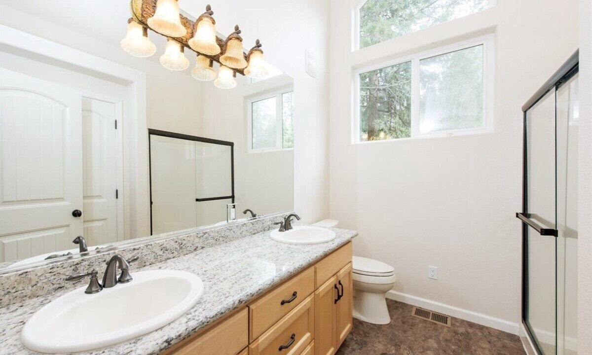 Photo of Bathroom in Dogwood Mountain