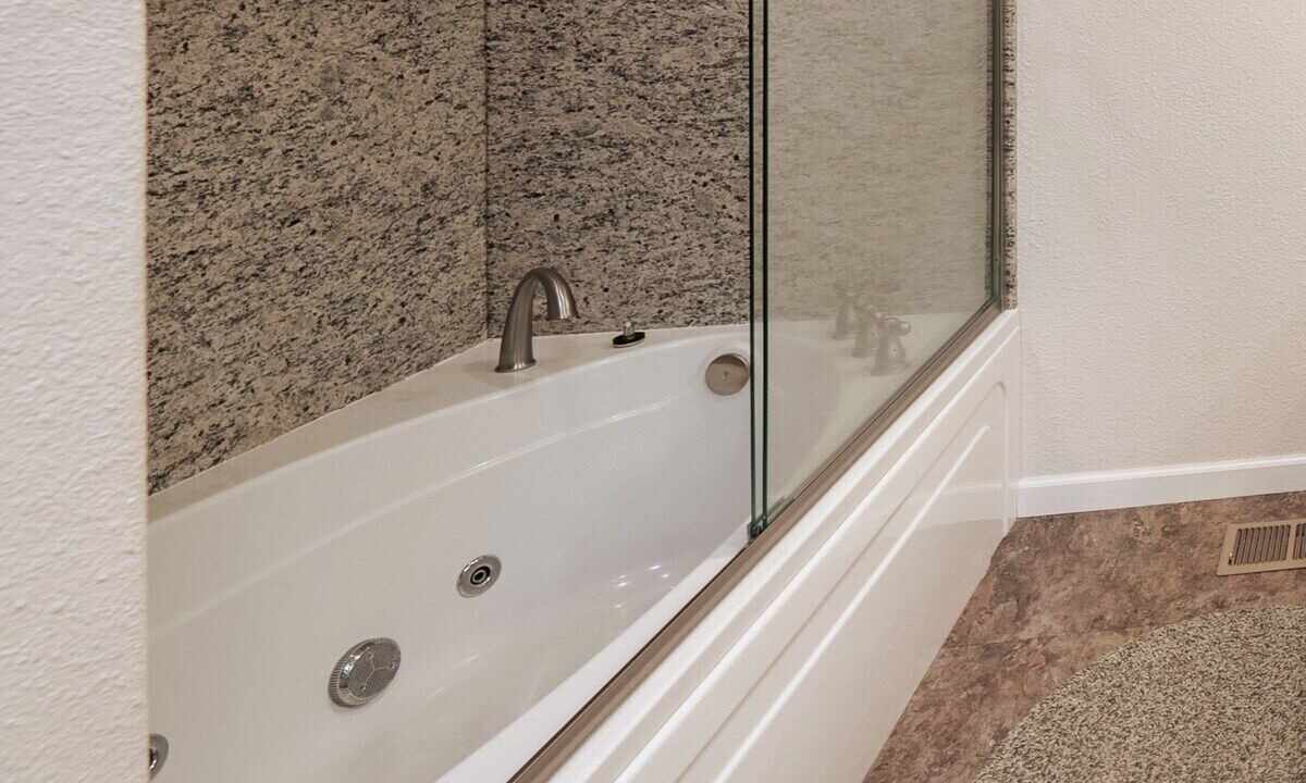 Photo of Bathroom in Dogwood Mountain