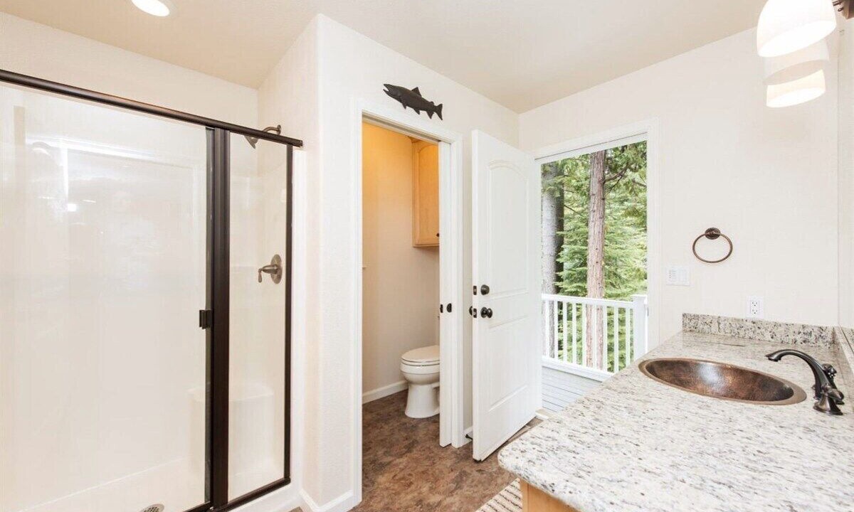 Photo of Bathroom in Dogwood Mountain