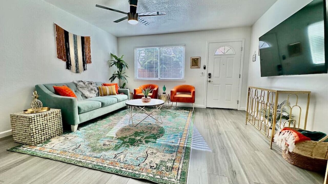 Photo of Livingroom in Downtown Sacramento