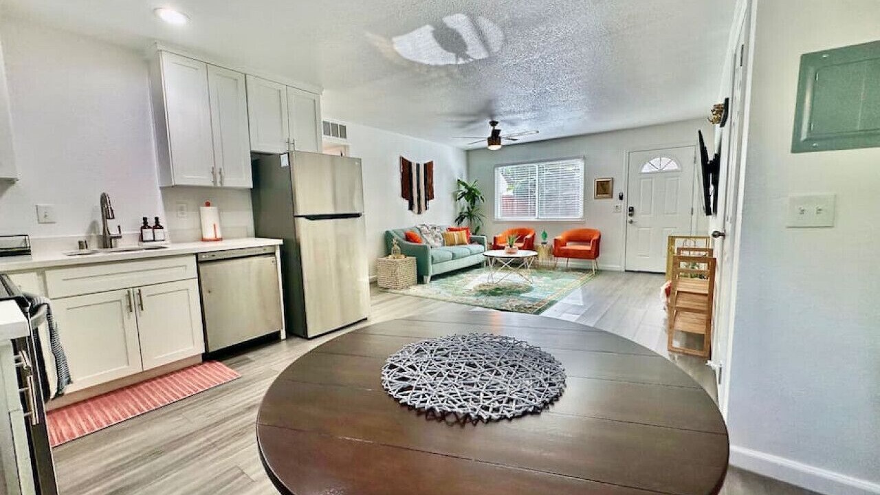 Photo of Livingroom in Downtown Sacramento