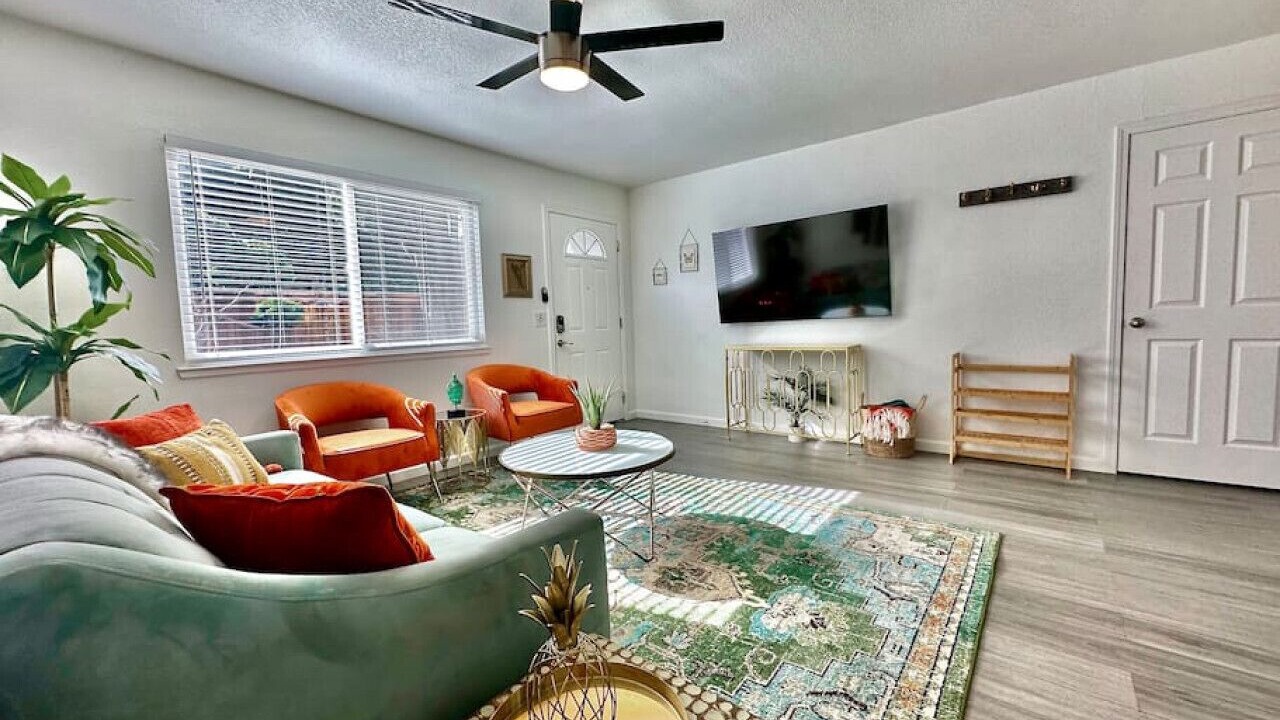 Photo of Livingroom in Downtown Sacramento
