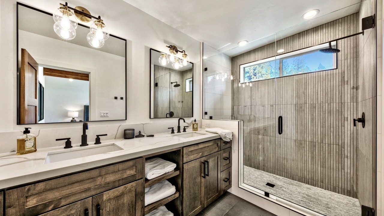 Photo of Bathroom in Al Tahoe