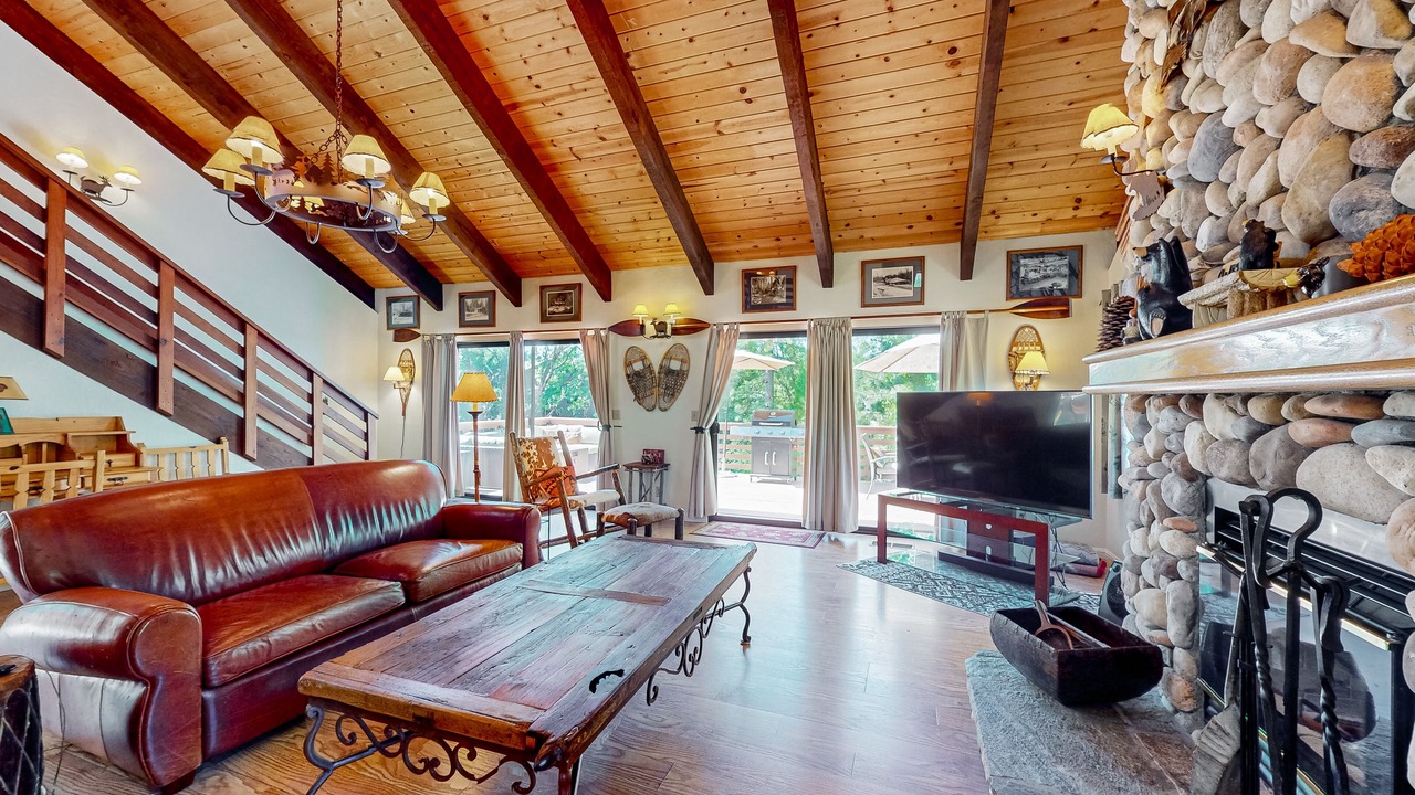 Photo of Livingroom in Bass Lake