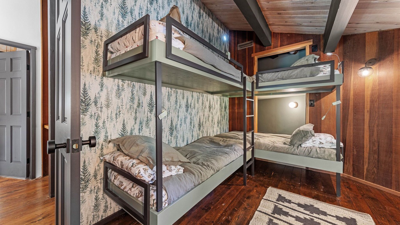 Photo of Bedroom in Alpine Meadows