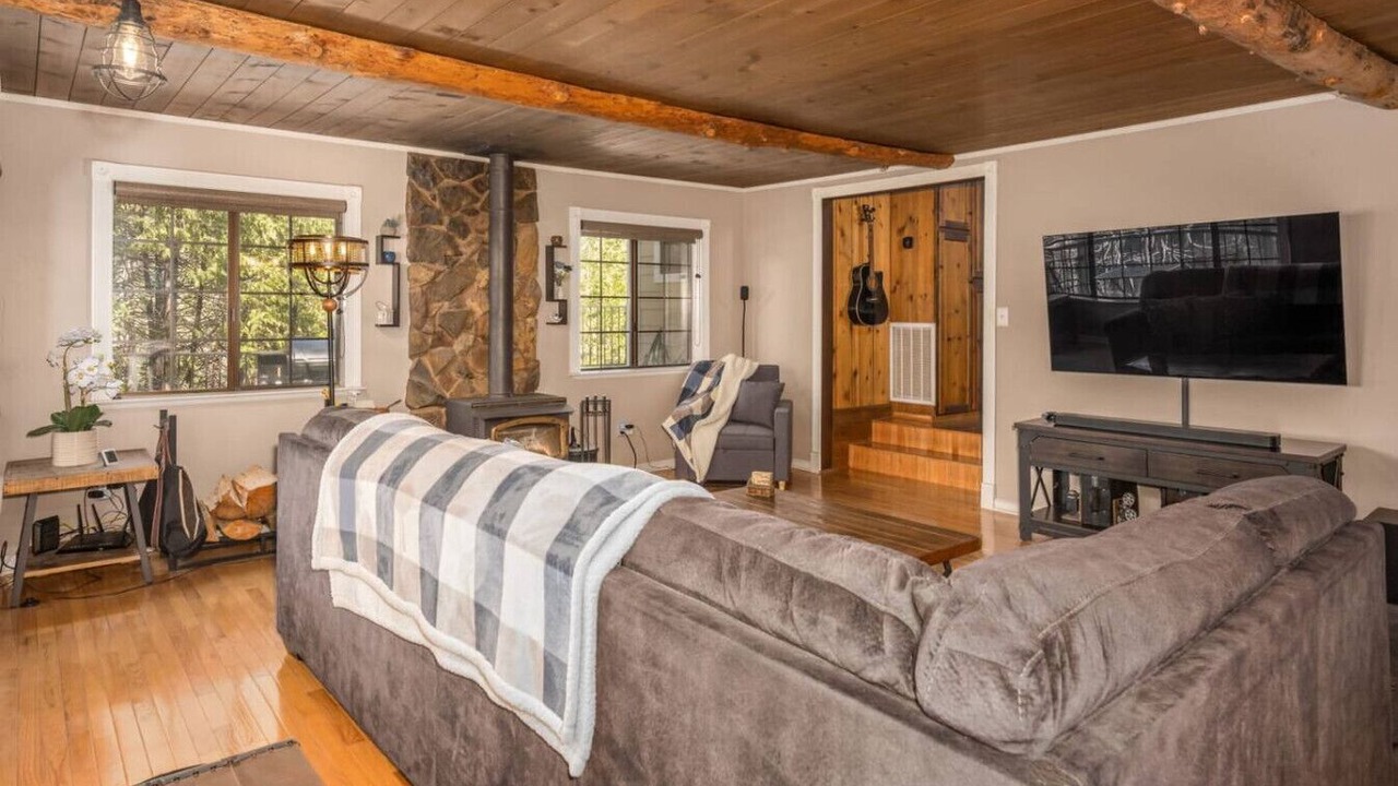 Photo of Livingroom in Oakhurst