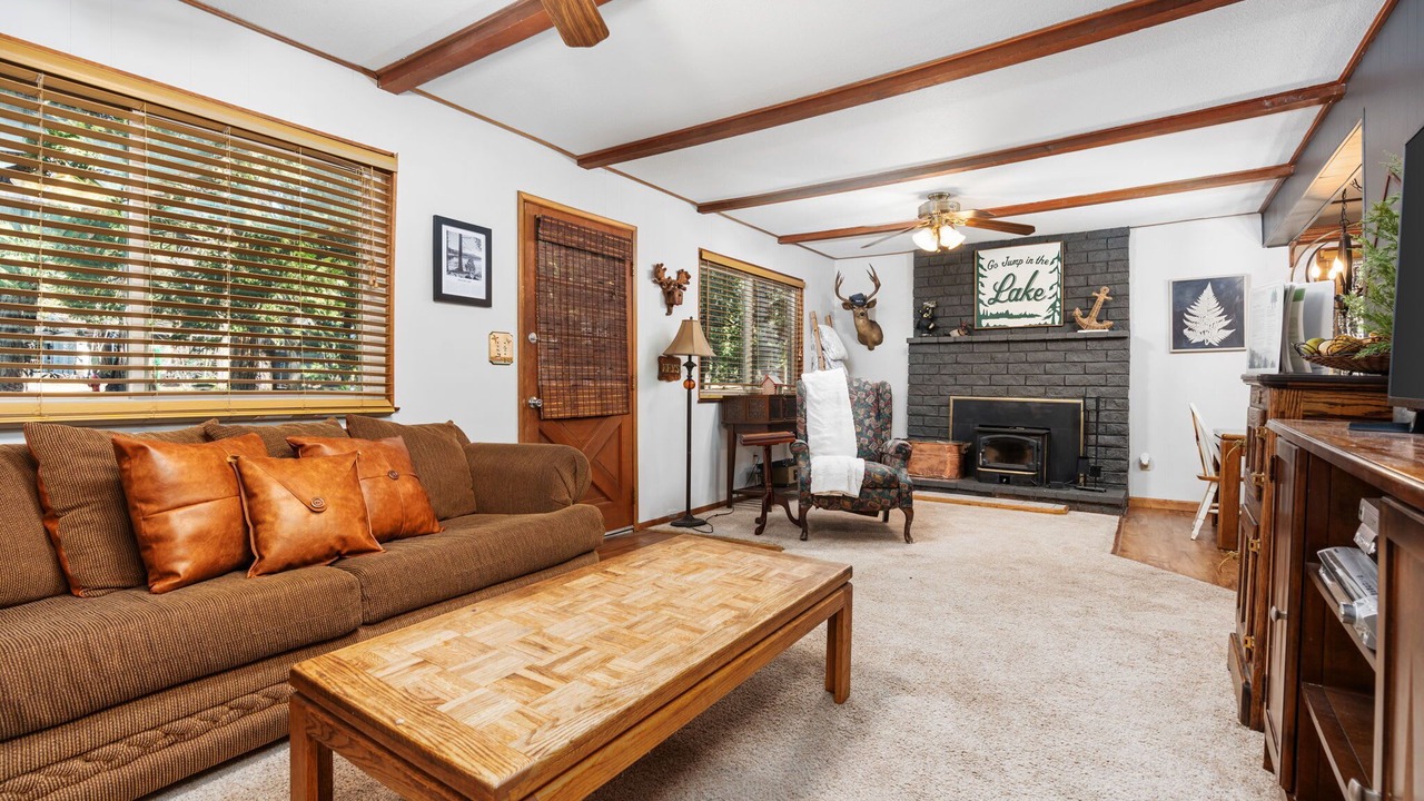Photo of Livingroom in Sierra Cedars