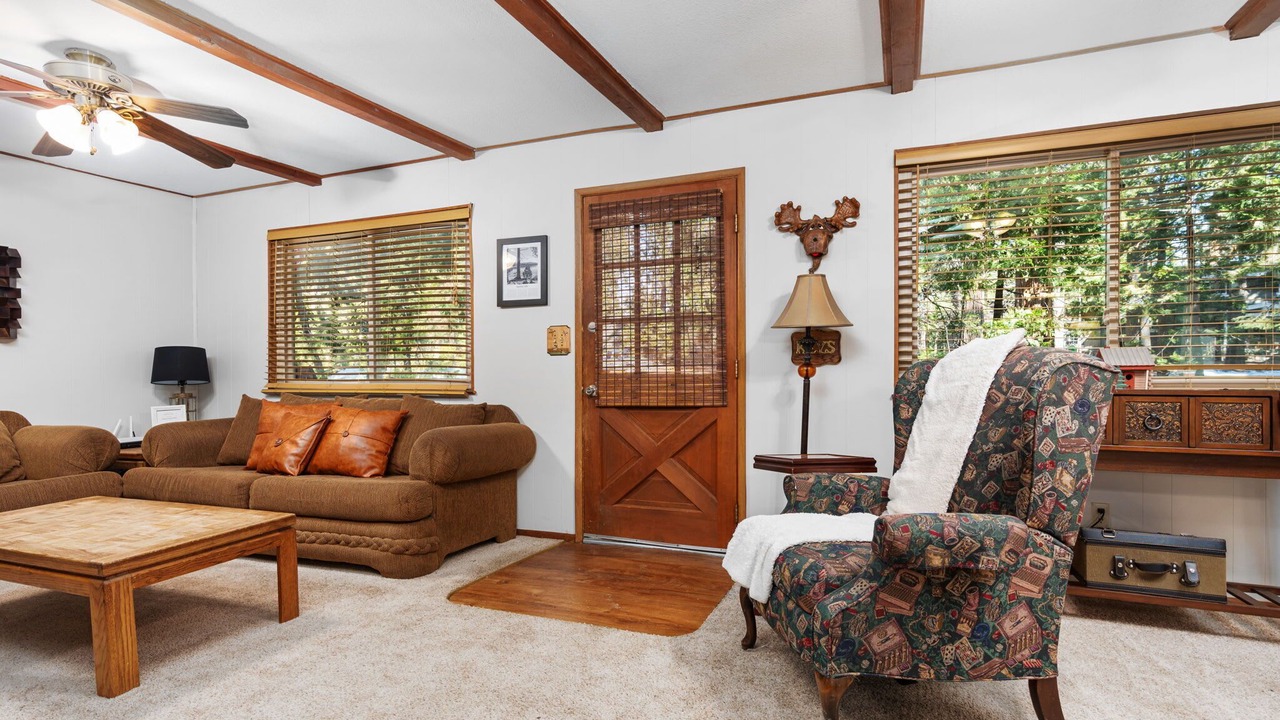 Photo of Livingroom in Sierra Cedars