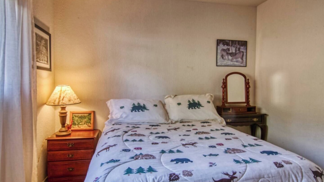 Photo of Bedroom in Groveland