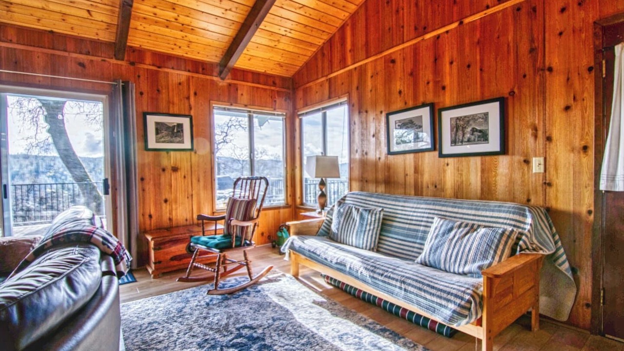 Photo of Livingroom in Groveland