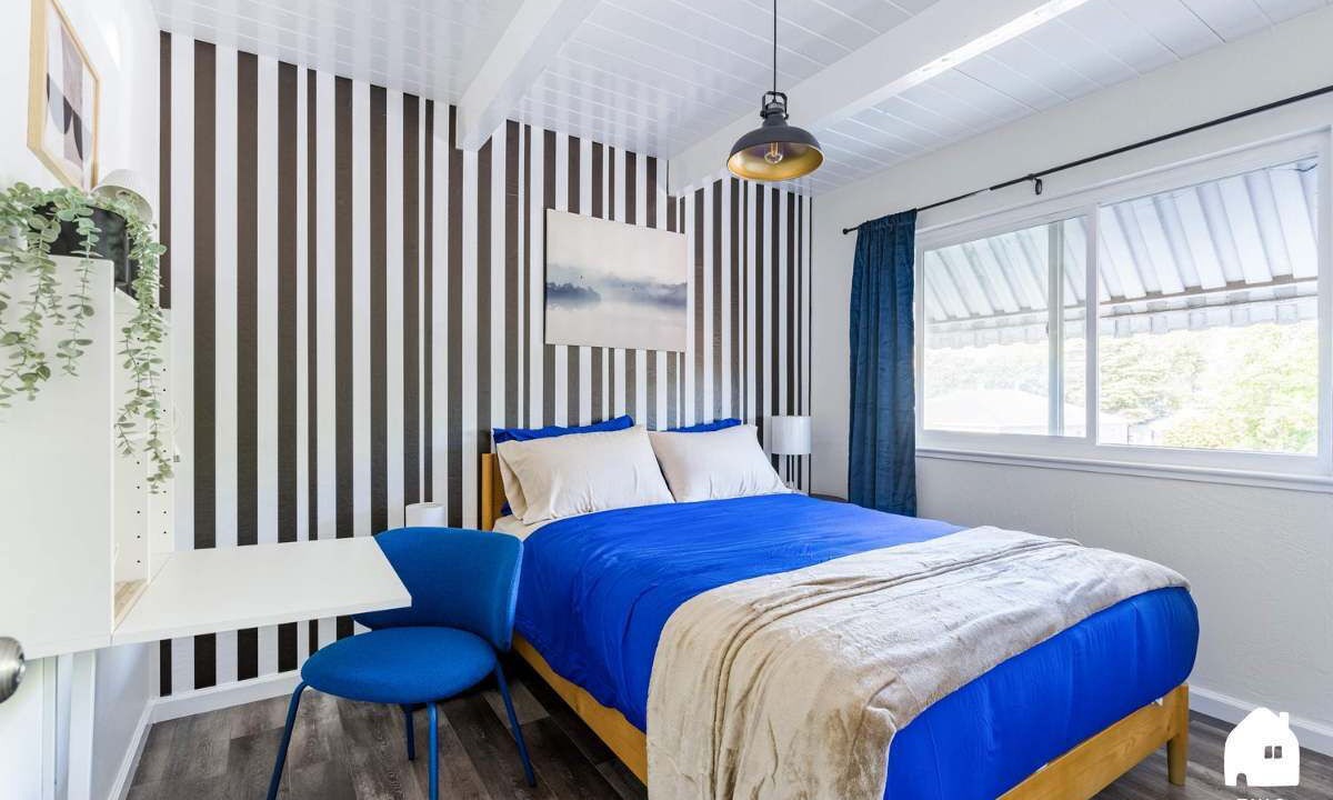 Photo of Bedroom in Poets Corner