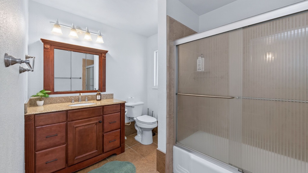 Photo of Bathroom in Raisin