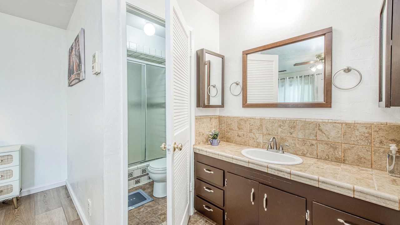 Photo of Bathroom in Raisin