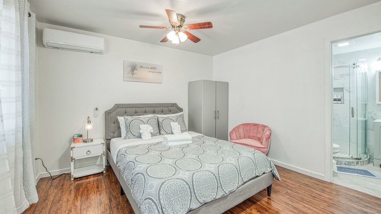 Photo of Bedroom in Raisin