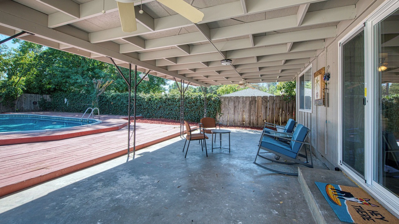 Photo of Outdoor in Raisin