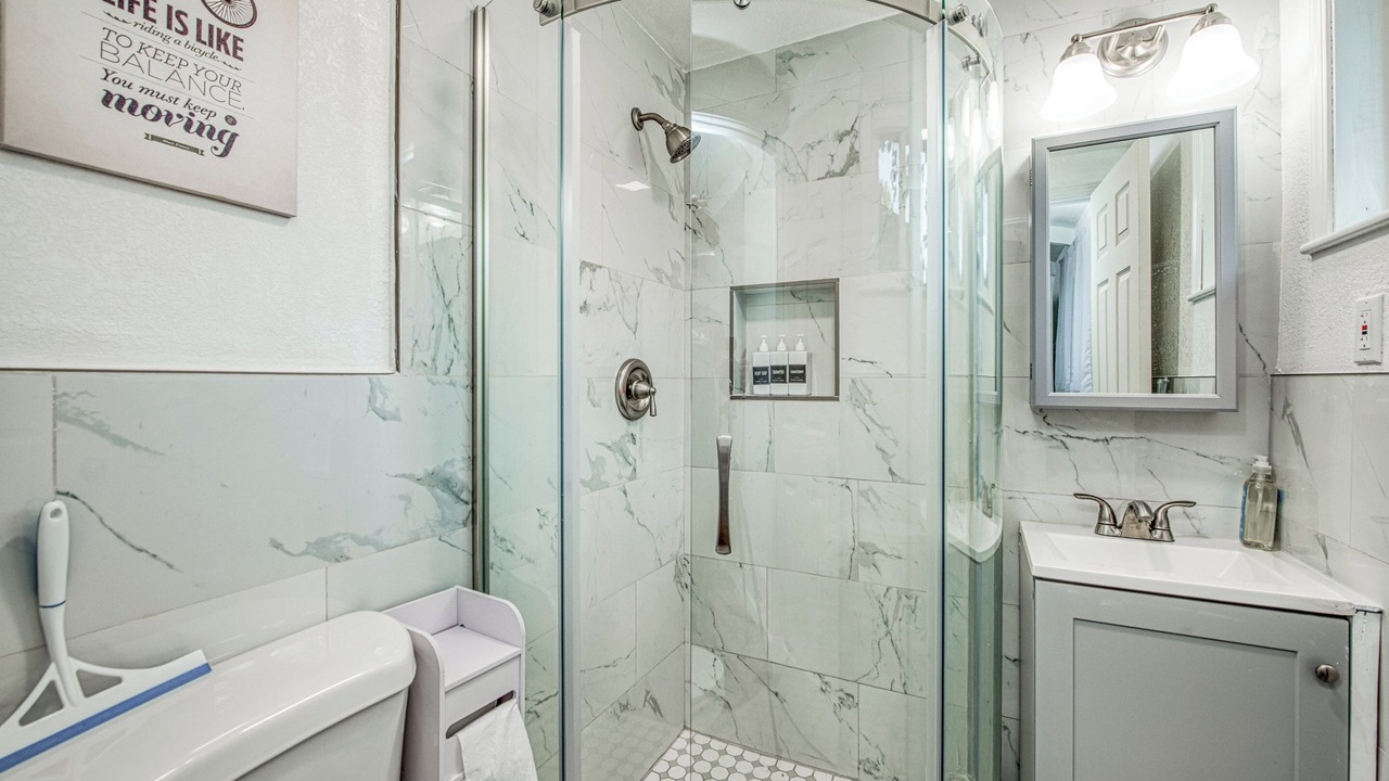 Photo of Bathroom in Raisin