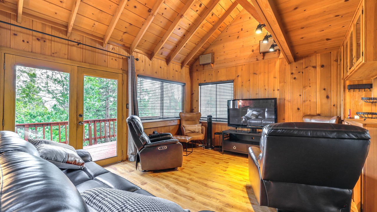 Photo of Livingroom in Mi-Wuk Village