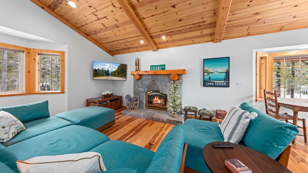 Photo of Livingroom in Tahoe Pines
