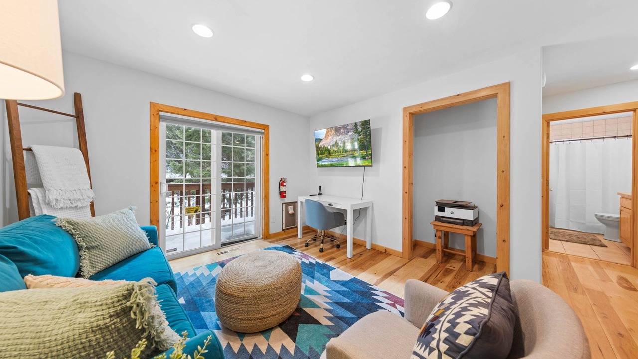 Photo of Livingroom in Tahoe Pines