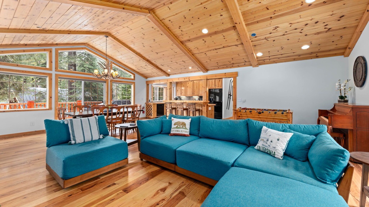 Photo of Livingroom in Tahoe Pines