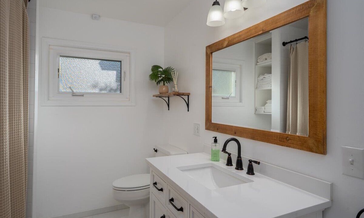 Photo of Bathroom in Red Bluff
