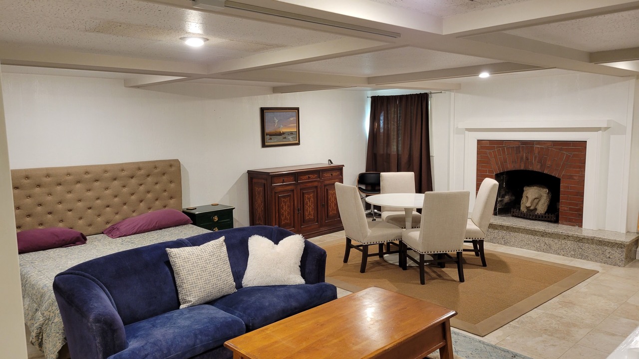 Photo of Livingroom in Lakeshore