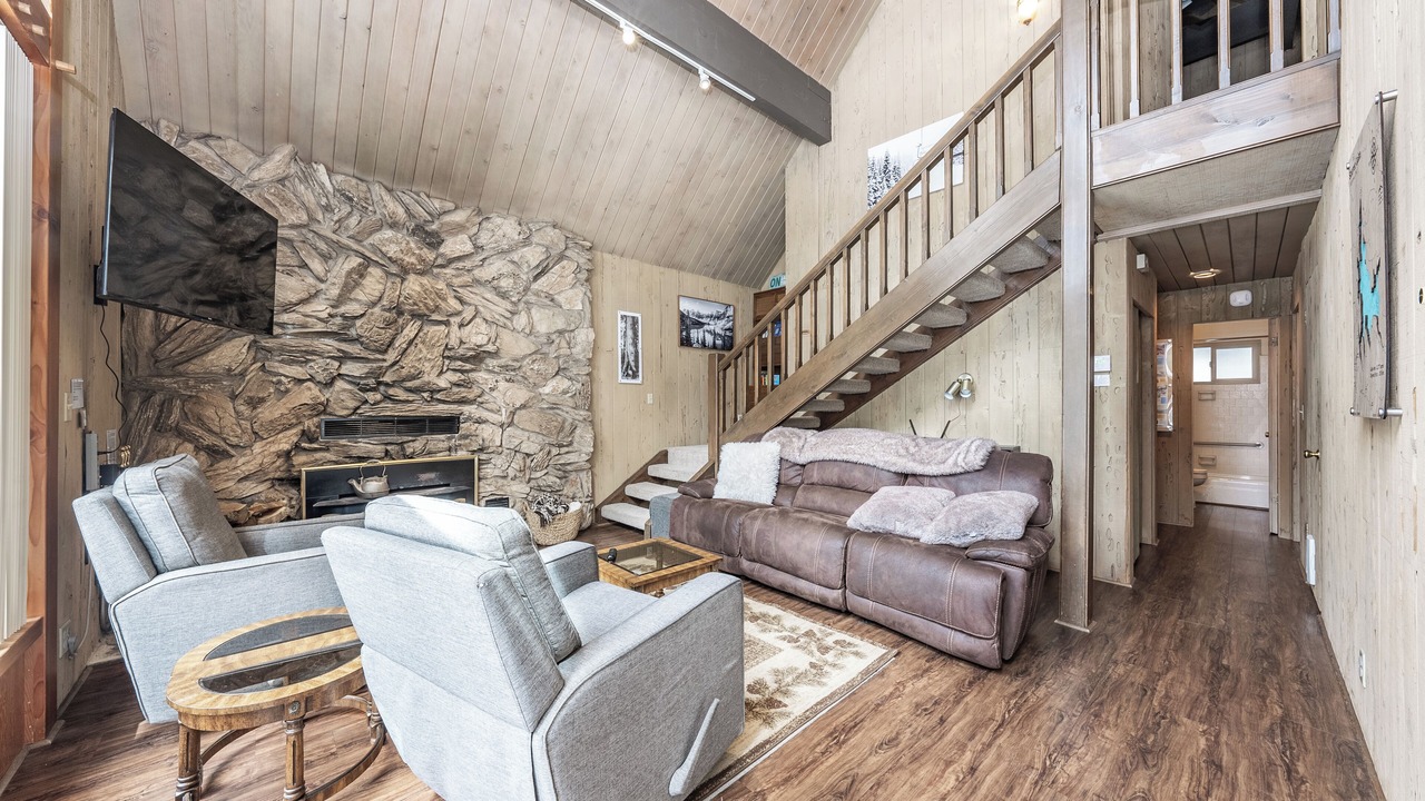 Photo of Livingroom in Shaver Lake