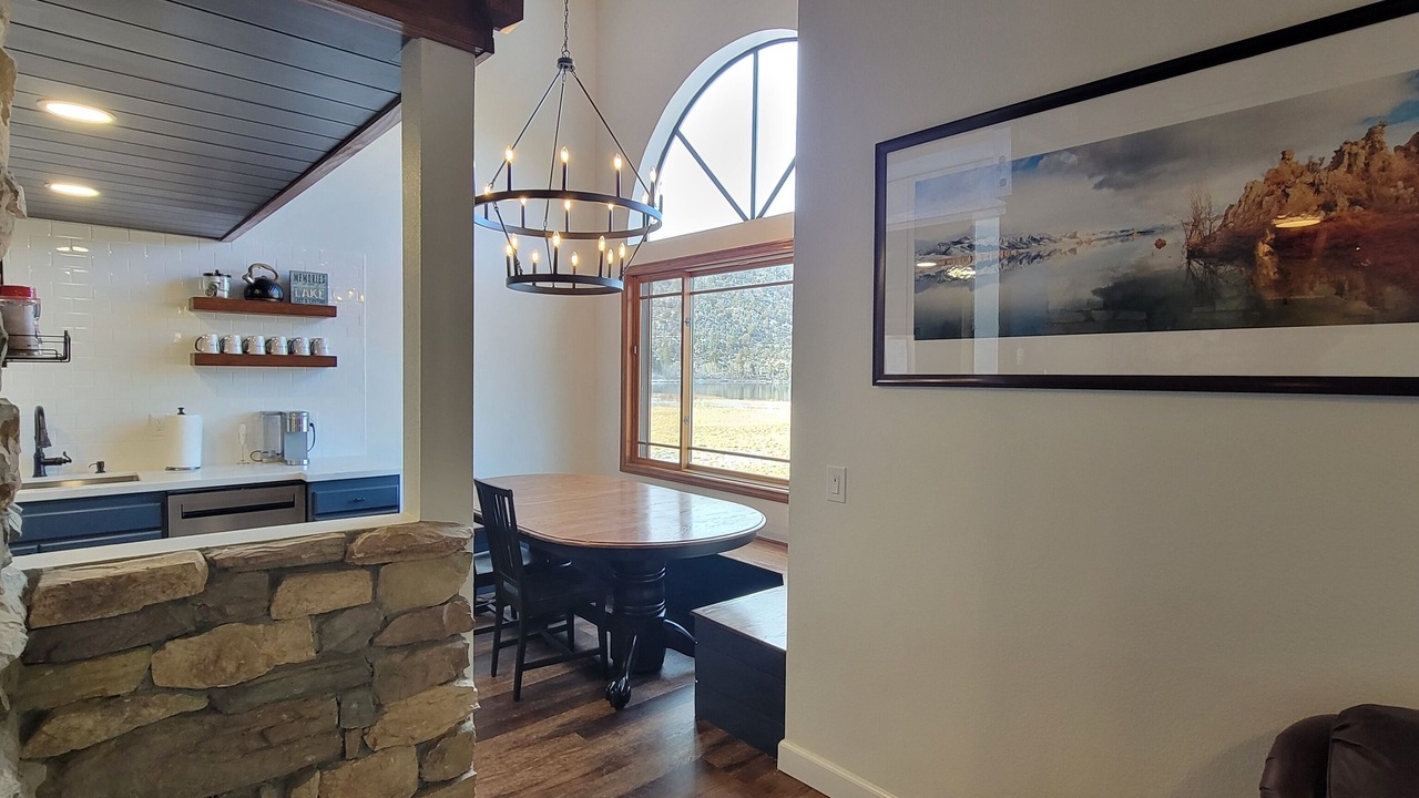 Photo of Livingroom in June Lake