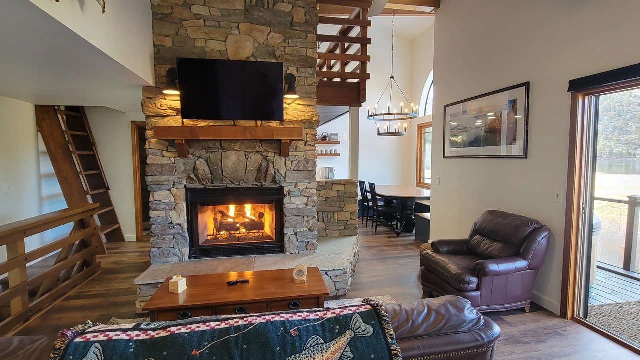 Photo of Livingroom in June Lake