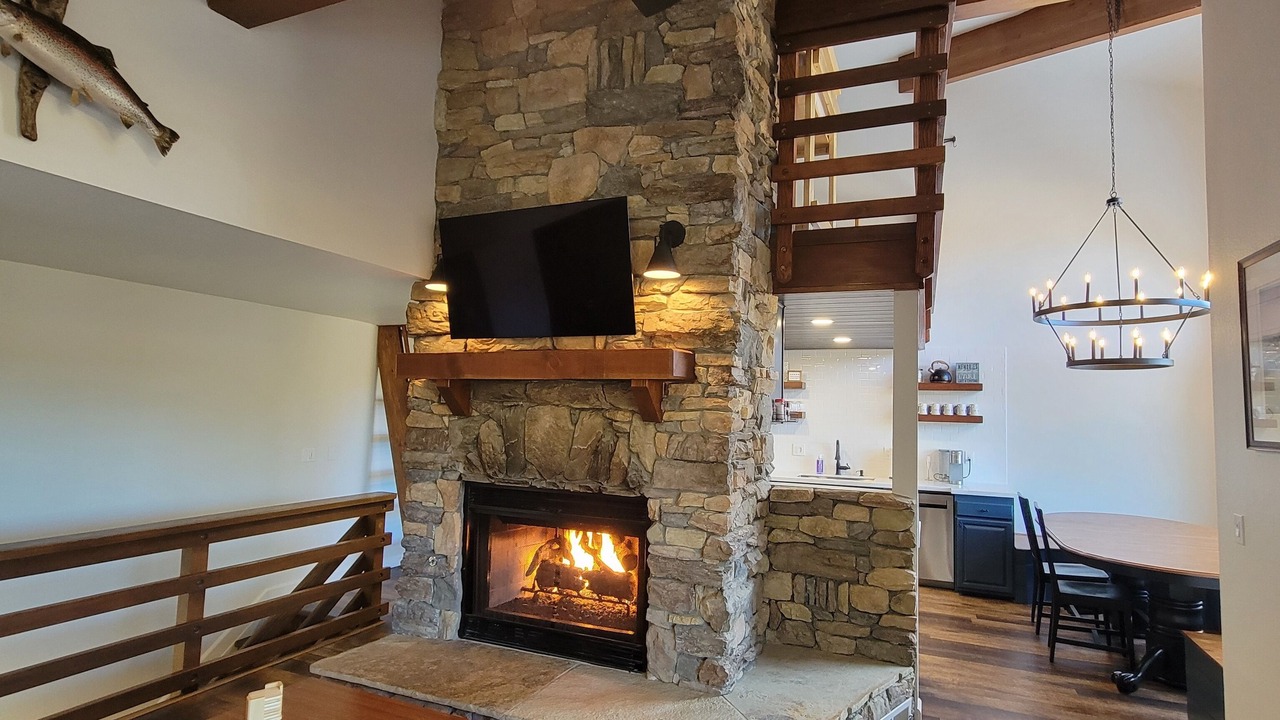 Photo of Livingroom in June Lake