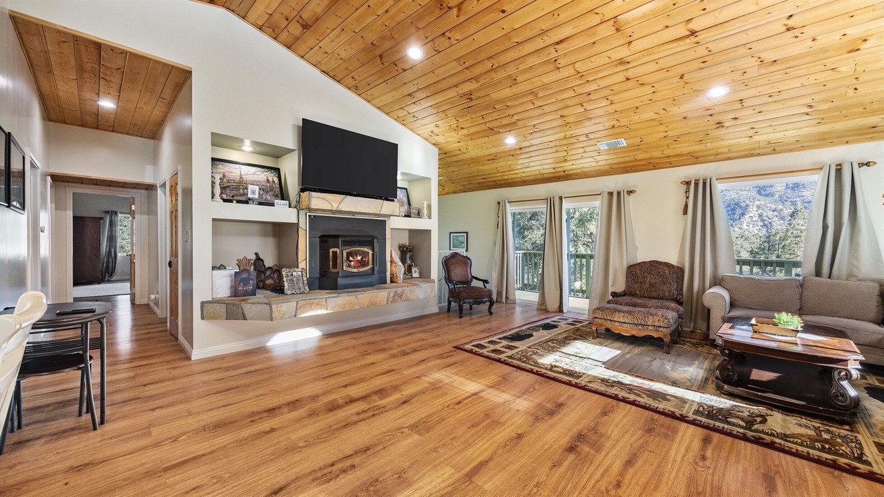 Photo of Bedroom in Frazier Park