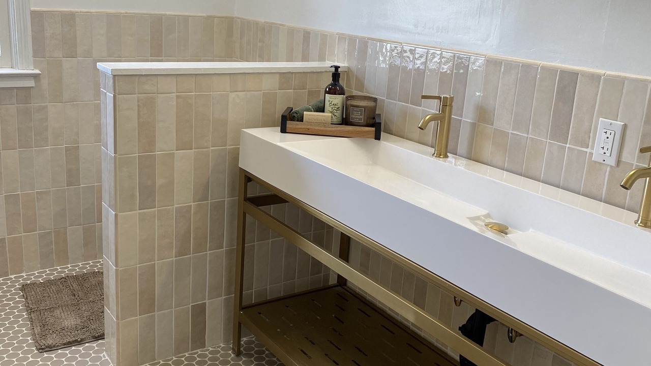 Photo of Bathroom in Raisin