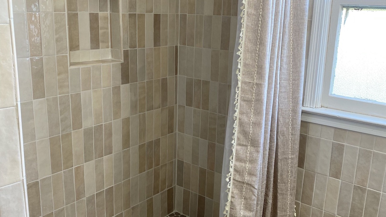 Photo of Bathroom in Raisin
