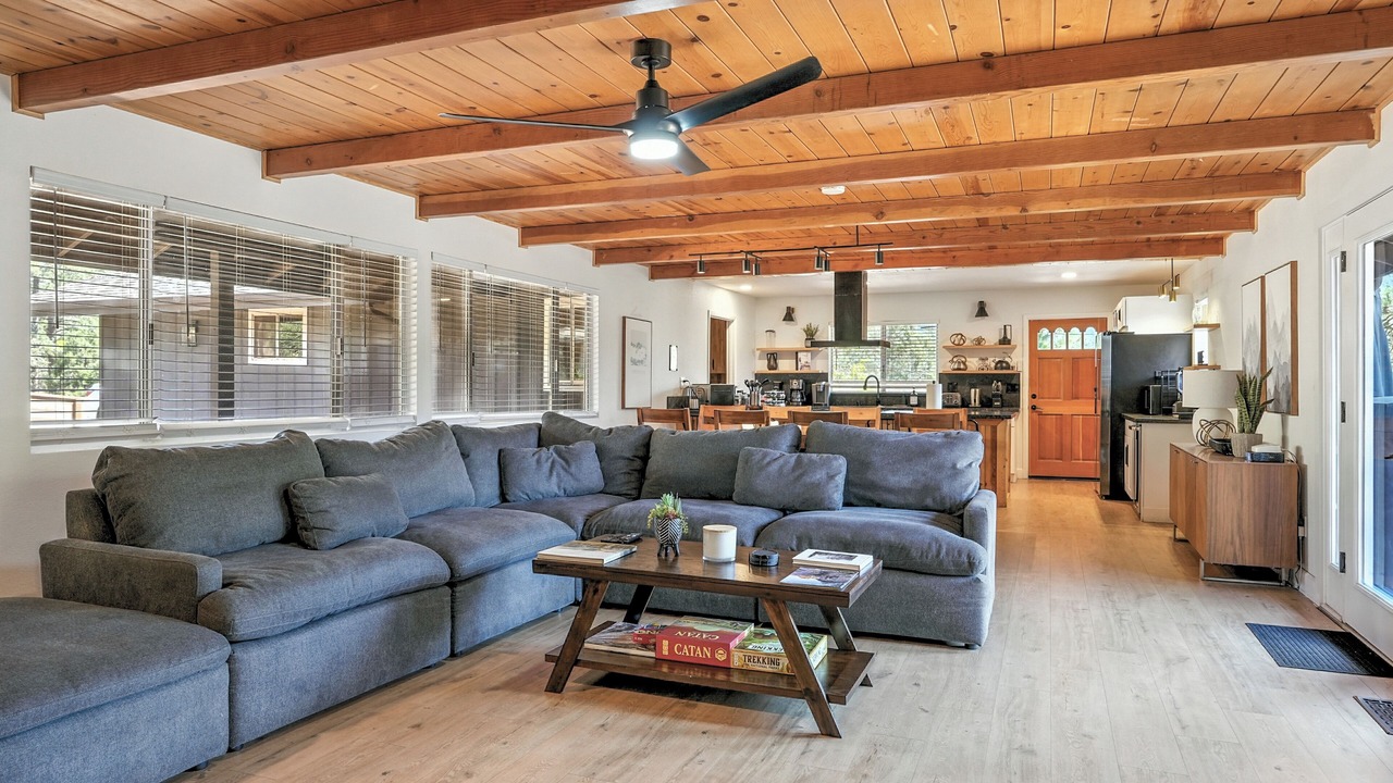 Photo of Livingroom in Yosemite Forks