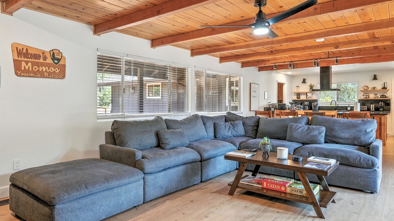 Photo of Livingroom in Yosemite Forks