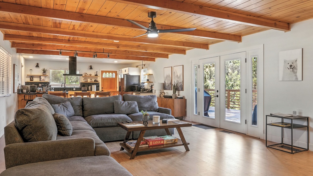 Photo of Livingroom in Yosemite Forks