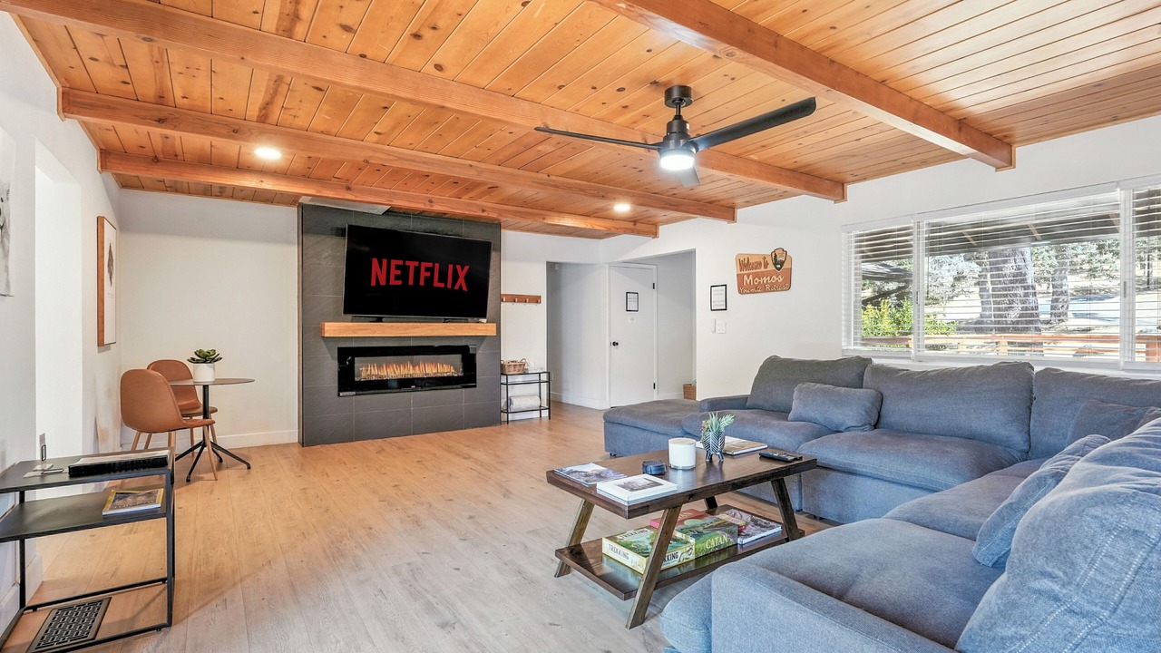 Photo of Livingroom in Yosemite Forks