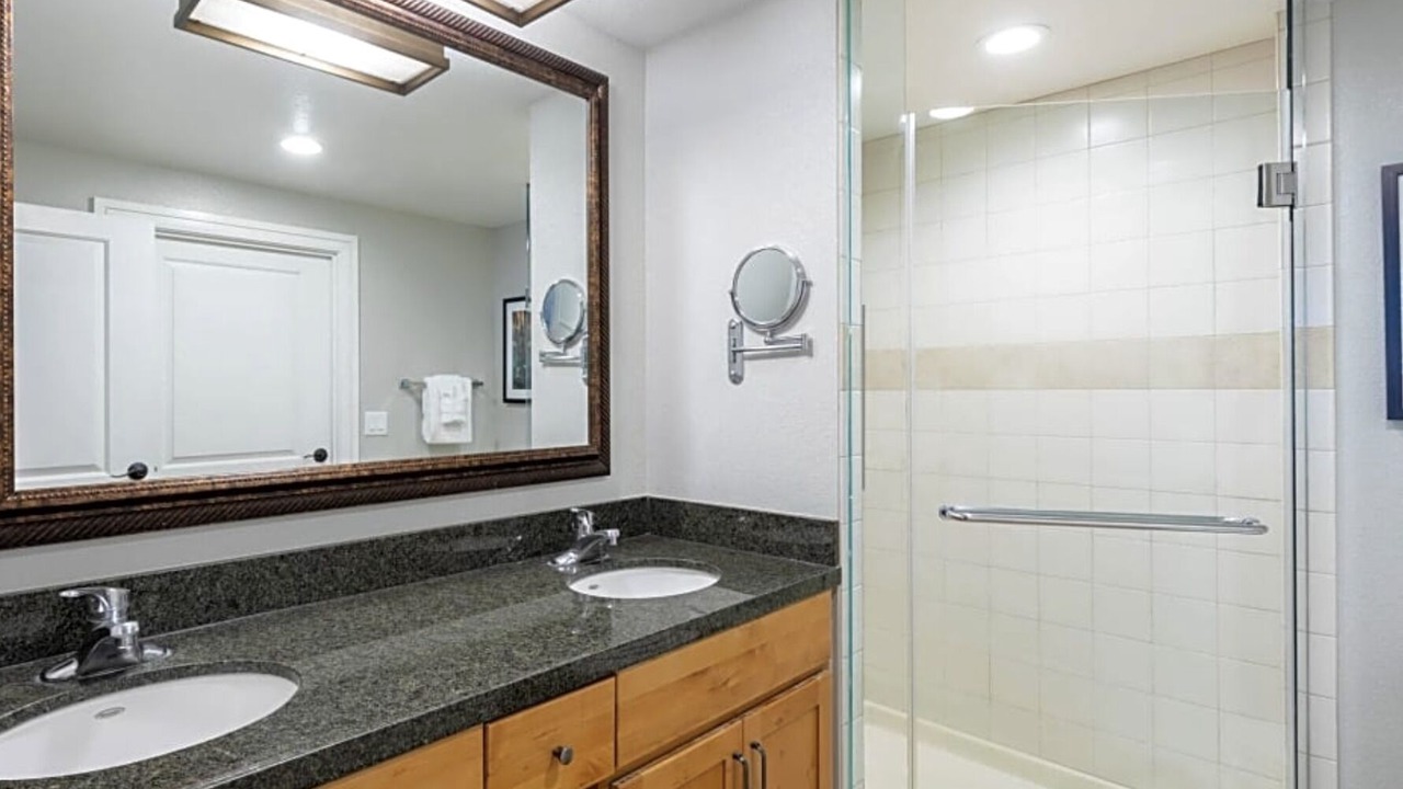 Photo of Bathroom in Lakeside Park