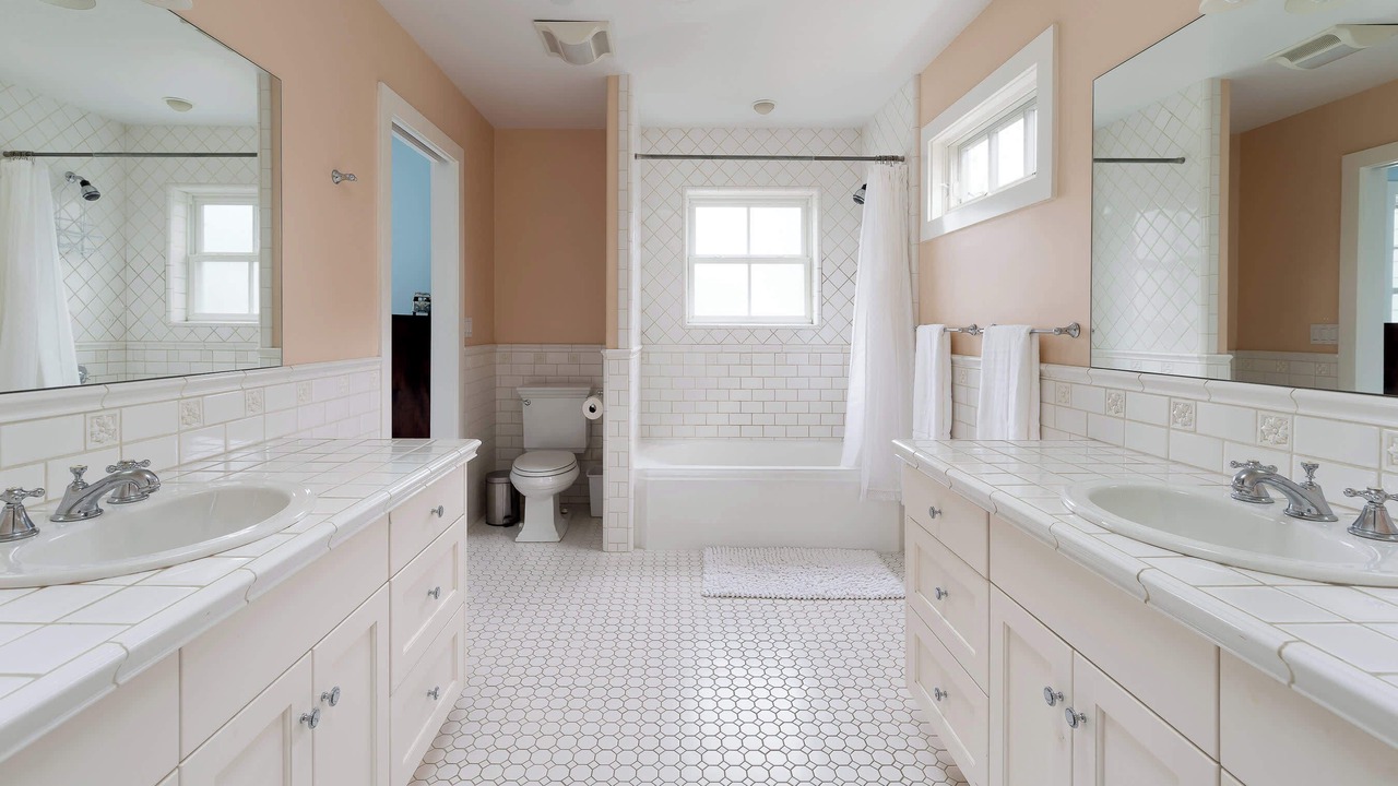 Photo of Bathroom in Ladera