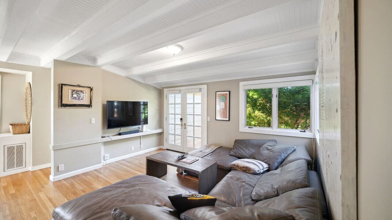 Photo of Livingroom in University South