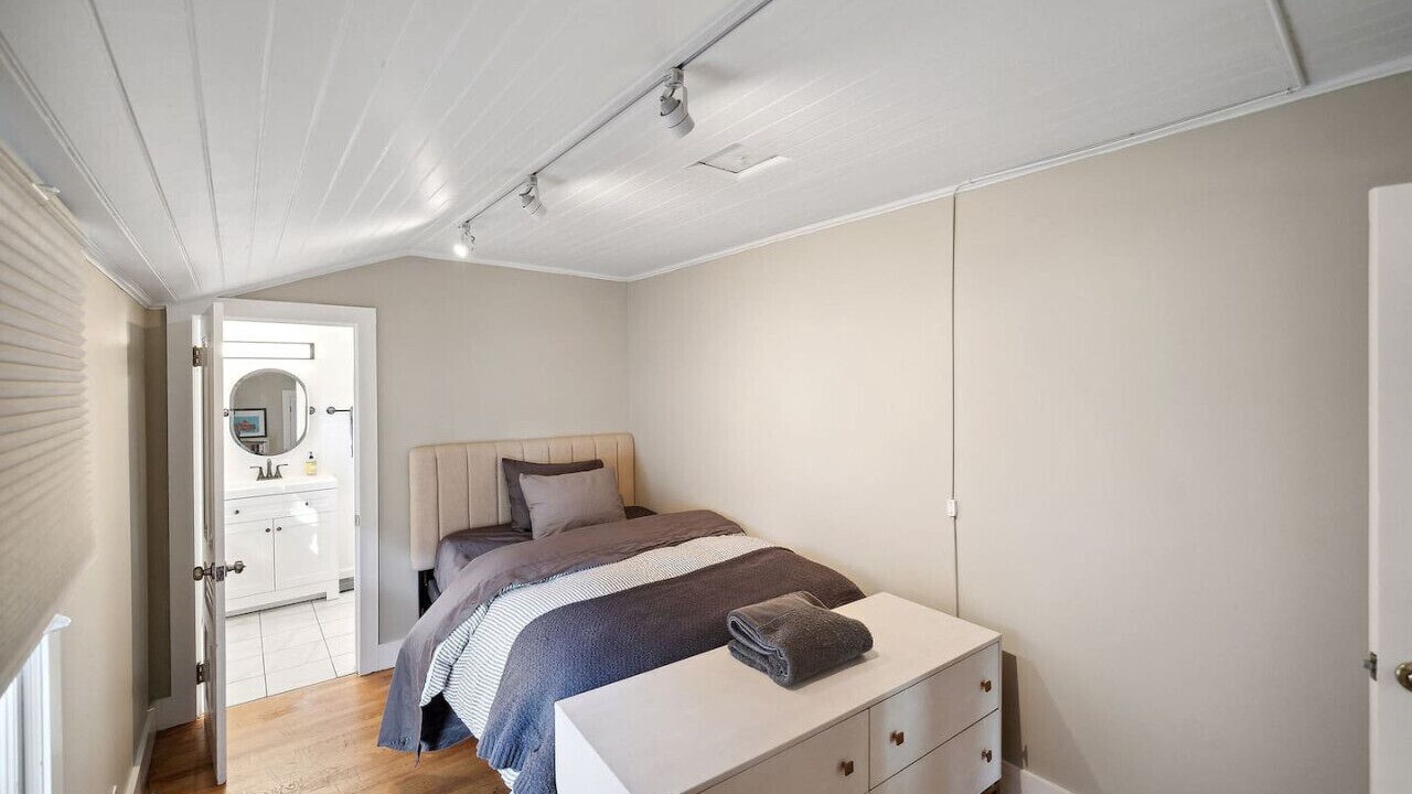 Photo of Bedroom in University South