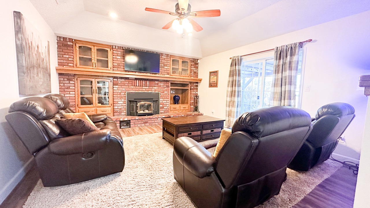 Photo of Livingroom in Golden Hills