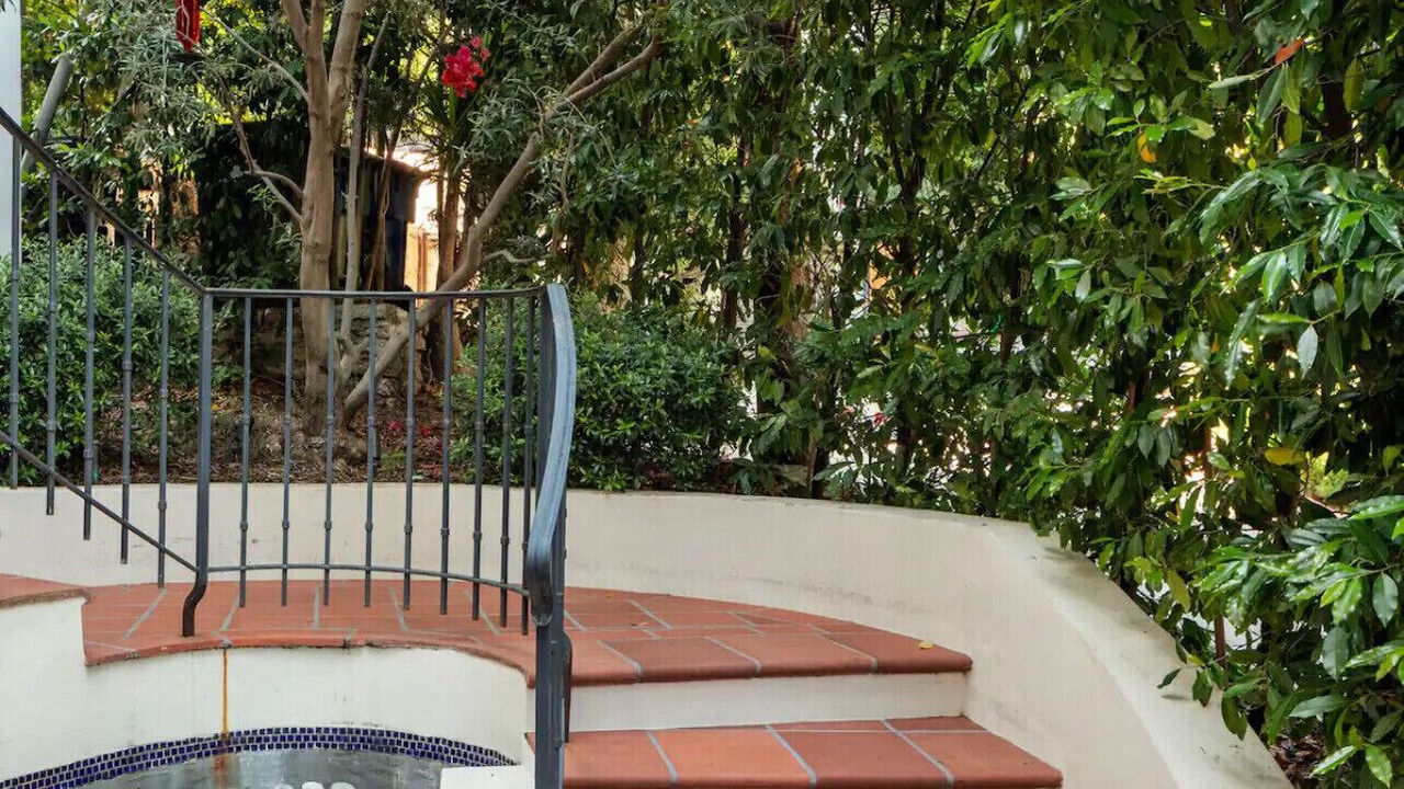 Photo of Outdoor in Hollywood Hills West