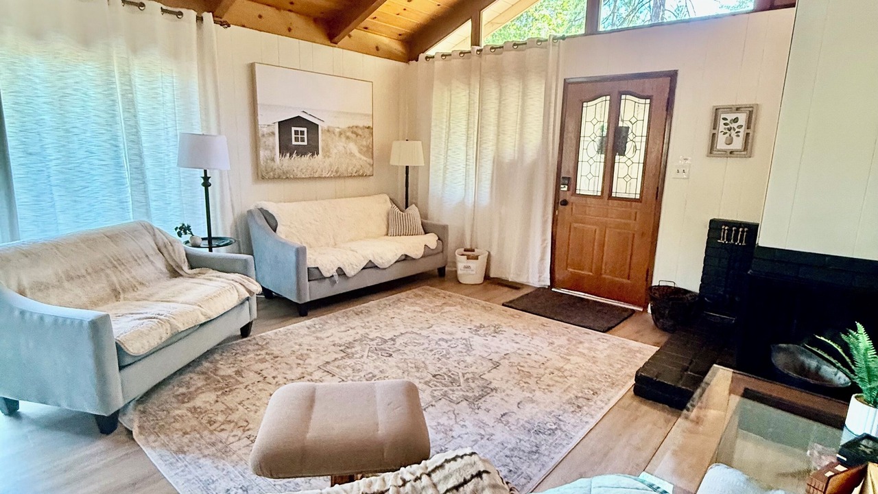 Photo of Livingroom in Twain Harte