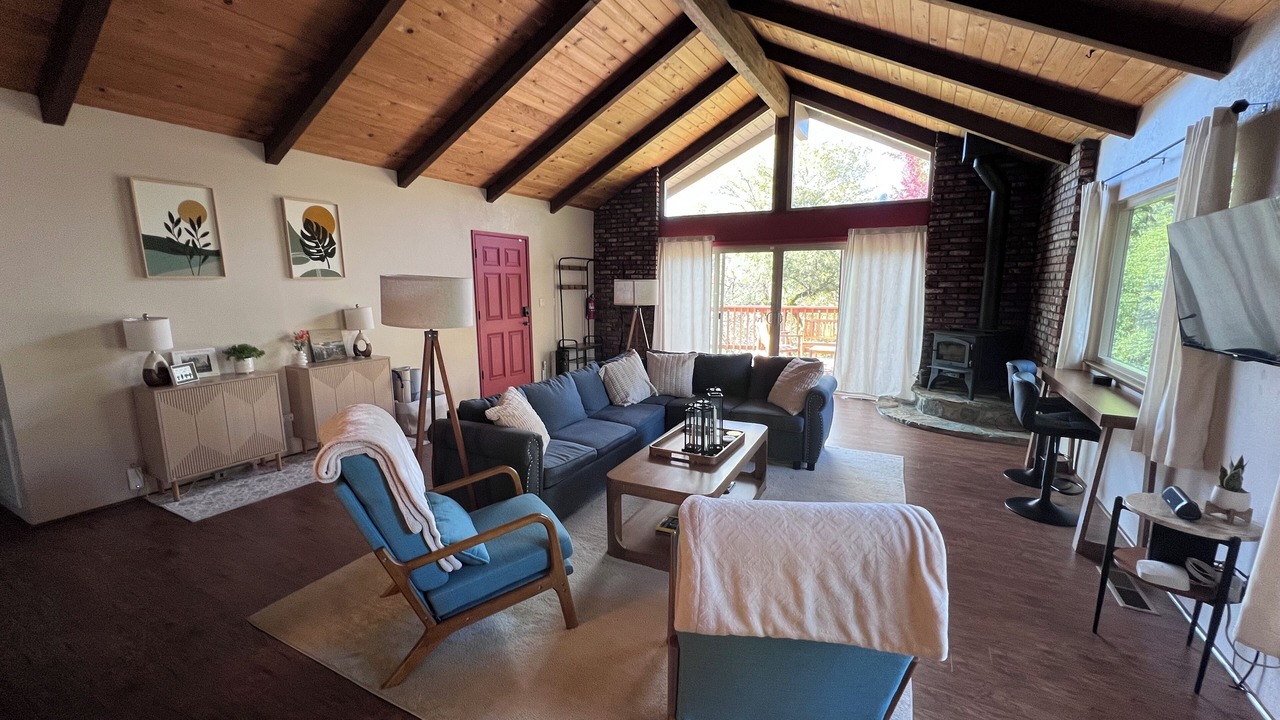 Photo of Livingroom in Yosemite Forks