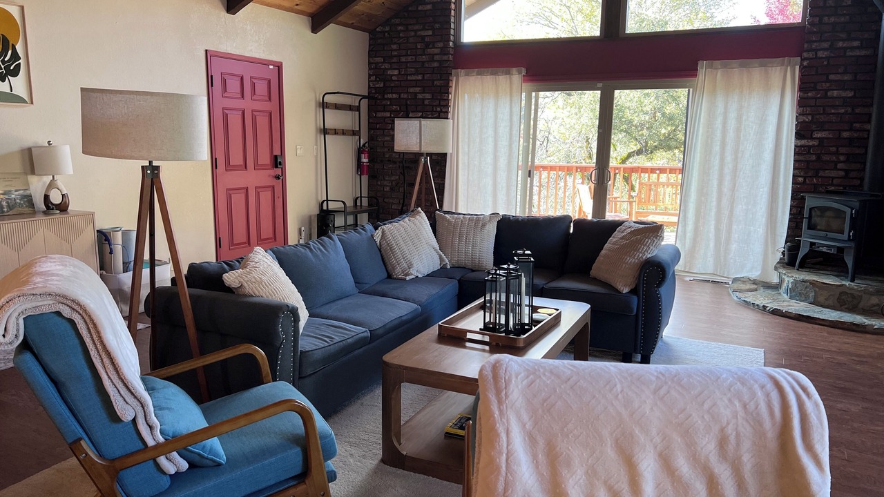 Photo of Livingroom in Yosemite Forks