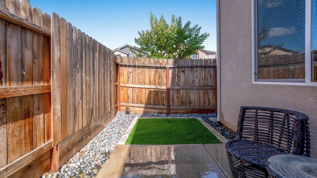 Photo of Outdoor in Raisin