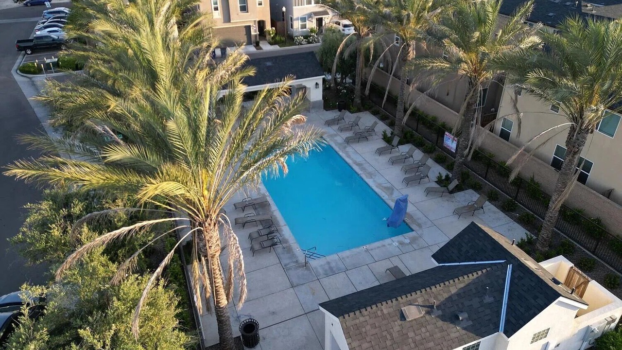 Photo of Outdoor in Raisin